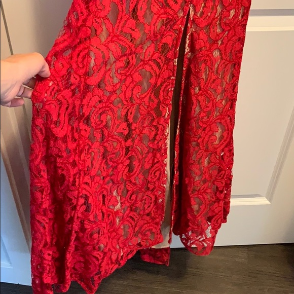 NWT BCBGeneration. Beautiful Red lace gown. Size 2 - Picture 3 of 8